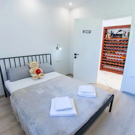 Semesterbostad Nova Lux *