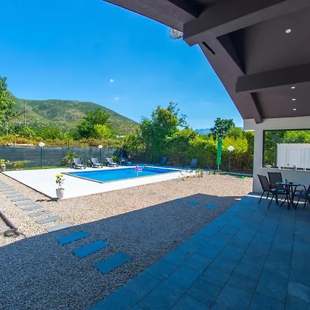 Semesterbostad Nova Lux Mostar