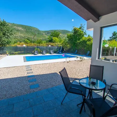 בית נופש Nova Lux