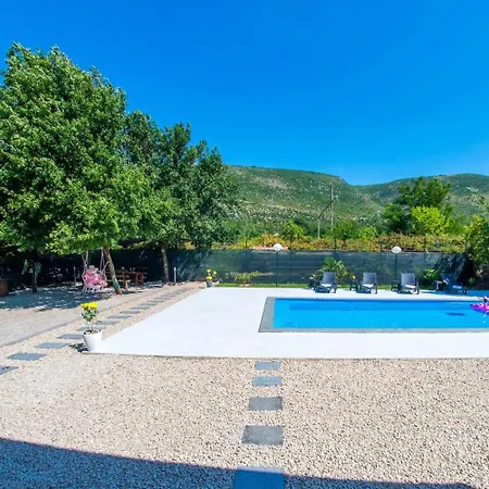 Semesterbostad Nova Lux