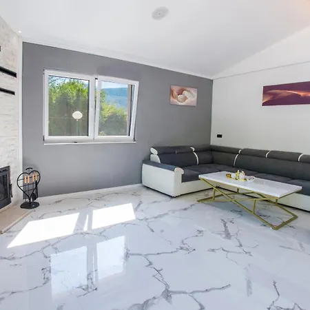 Nova Lux Semesterbostad *